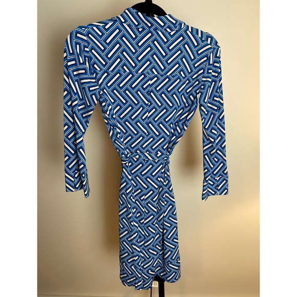 Donna Morgan Button Down Shirt Dress with Belt Tie - Picture 3 of 4
